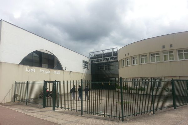 Le lycée François-Arago à Villeneuve-Saint-Georges dans Val-de-Marne