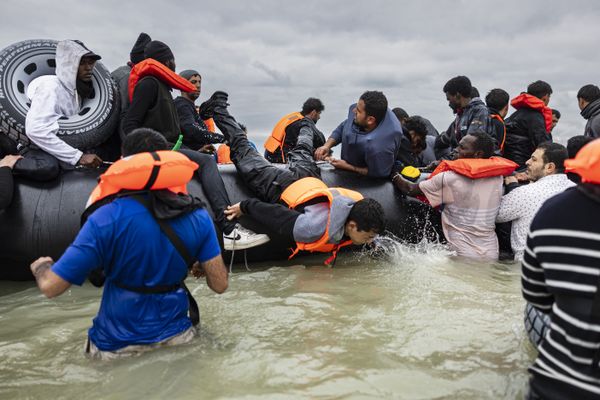 Des personnes migrants tentaient d'embarquer à bord d'embarcations gonflables ce mercredi 30 octobre à proximité d'Hardelot. Quatre personnes ont perdu la vie.