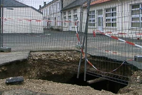 Effondrement de la cour de l'école lors de travaux de réfection 