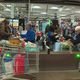 Carrefour Givors : ce vendredi 22 novembre, la réouverture après un mois de fermeture suite aux inondations du 17 octobre. Une réouverture sur fond de grève des salariés.