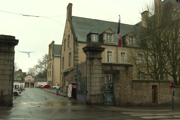 Les sapeurs-pompiers de la caserne Saint-Georges de Rennes vont reprendre les interventions ce dimanche après-midi selon l'ARS, qui a détecté moins de 10 cas contacts du couple contaminé par le coronavirus.