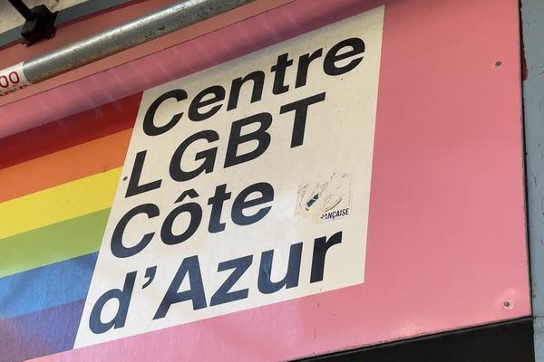 Le centre LGBTQIA+ de Nice soutien la victime et l'accompagnera en justice.