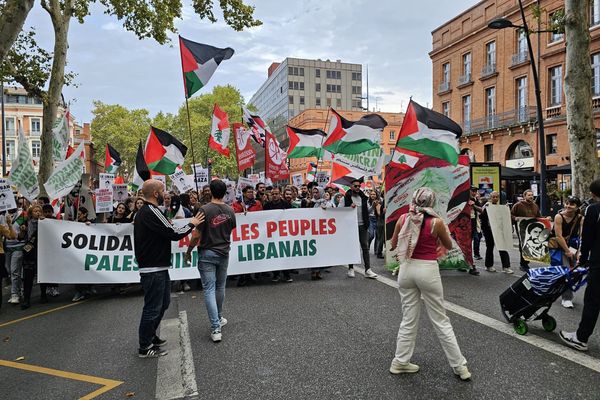 Rassemblement à Toulouse en solidarité avec les peuples libanais et palestinien et pour l'arrêt des bombardements israëliens au Liban.