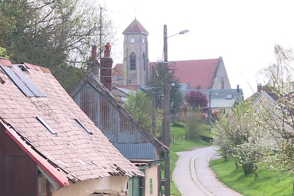 Pour les 500 habitants de Mézières-en-Santerre dans la Somme, vivre le confinement à la campagne est une chance.