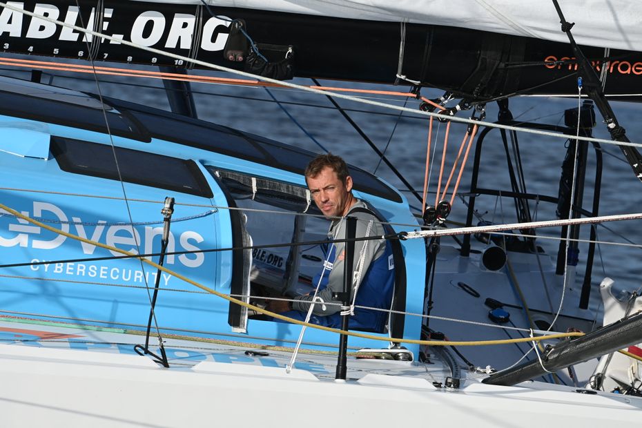 Vendée Globe 2024. Thomas Ruyant, premier au classement, sort en tête du Pot-au-Noir