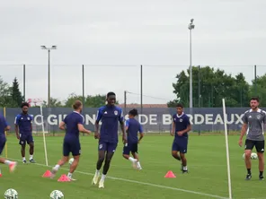 Au Haillan, lieu de vie des Girondins de Bordeaux, une quinzaine de joueurs s'entrainait ce mercredi 14 août au matin, deux jours après la relégation définitive du club en National 2 par la DNCG.