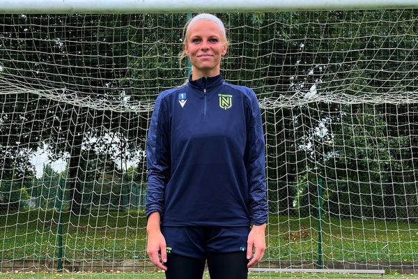 Emily Burns a été élue meilleure gardienne de deuxième division la saison dernière