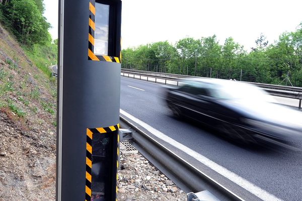 Deux nouveaux radars de ce type installés sur la commune d'Aytré (17)