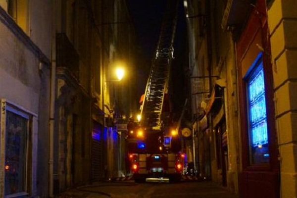 Incendie dans l'Ecusson à Montpellier dans un immeuble de 3 étages - 1er octobre 2015