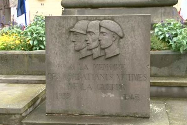 Le monument aux morts de Montaigut-en-Combraille (Puy-de-Dôme)