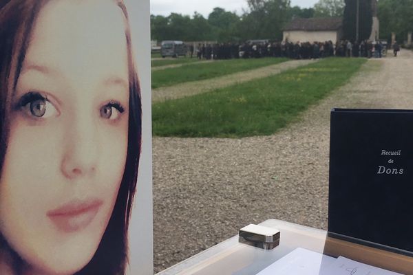 Les obsèques d'Alicia Camilleri, 14 ans, au cimetière Saint-Martin à Gaillac. 