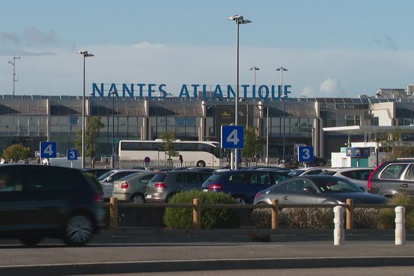 A l'aéroport de Nantes,le trafic est de 5,8 millions de voyageurs en 2022, il pourrait être de plus de 9 millions à l'horizon 2040.