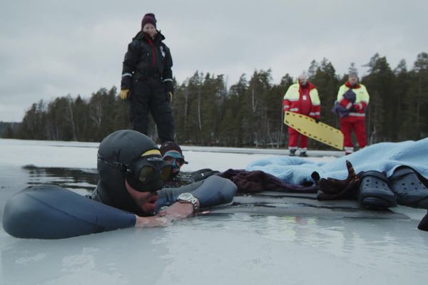 Le champion d'apnée sous glace Arthur Guérin-Boëri a établi un  record du monde au Canada en parcourant 105 mètres en apnée dynamique dans une eau à 1°C seulement.