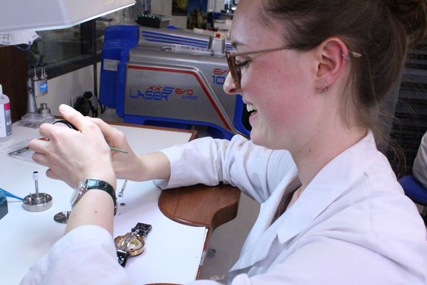 Andréa BIzien, apprentie au CFA de Joué-les-Tours, chez son maître d'apprentissage Christian Plantin. 