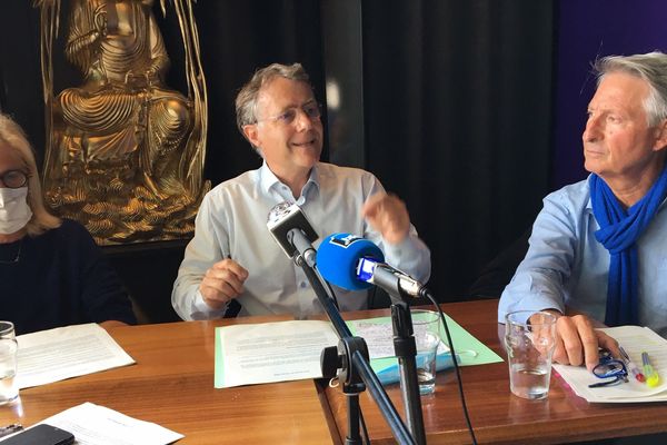 Serge Grouard a donné une conférence de presse ce 18 juin pour s'expliquer sur la polémique des masques à Orléans.