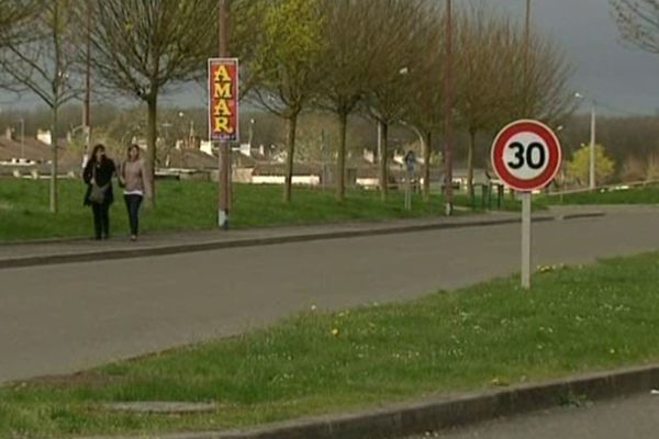 La route au bord de laquelle une fillette de onze ans a été fauchée par un motard le 18 avril. Dreux (Eure-et-Loir)