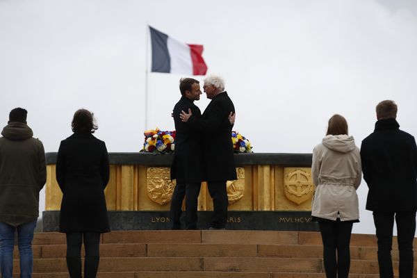 Le président français, Emmanuel Macron et son homologue allemand Frank-Walter Steinmeier, le 10 novembre 2017 au Hartmannswillerkopf.