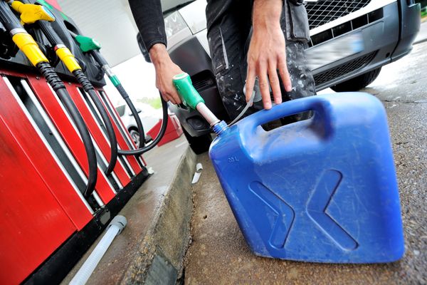 Dans un communiqué du mercredi 5 octobre, le préfet du Pas-de-Calais annonce ainsi l'interdiction de l'achat et de la vente de carburants en récipients sur le département.