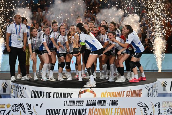 Les joueuses de Saint-Germain Blazovy HB peuvent exulter : elles remportent (28 à 26), la Coupe de France régionale.