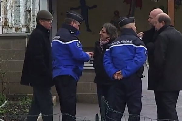 A Lisbourg, dans la cour de l'école ce lundi matin.