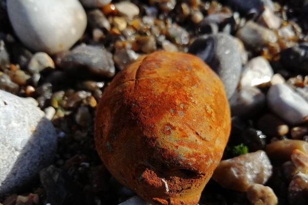 Cette grenade a été découverte sur la plage de Pourville-sur-Mer près de Dieppe.