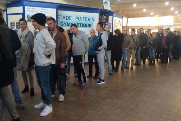 À l'ouverture de la billetterie ce matin à Poitiers. 