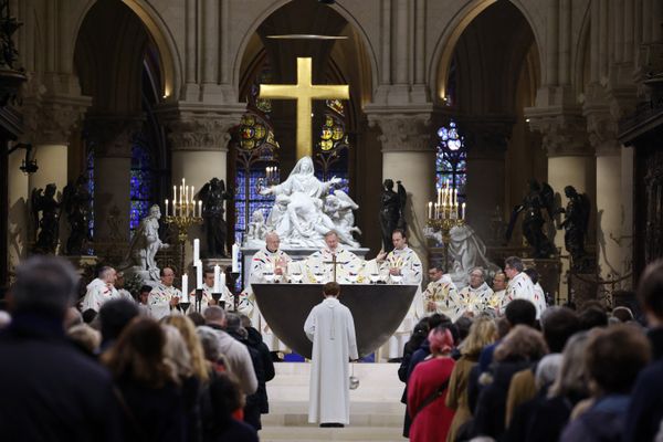 Les premières messes données dans la cathédrale Notre-Dame de Paris ont eu lieu ces 7 et 8 décembre 2024.