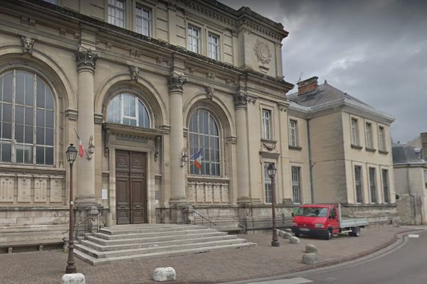 Le palais de justice de Châlons.