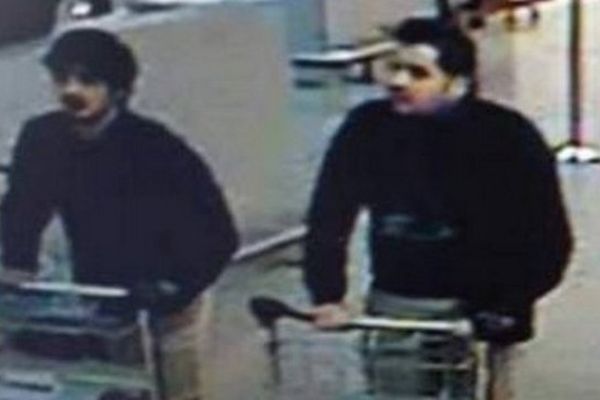 Najim Laachraoui et Ibrahim El Bakraoui, le 22 mars à l'aéroport de Bruxelles-Zaventem.