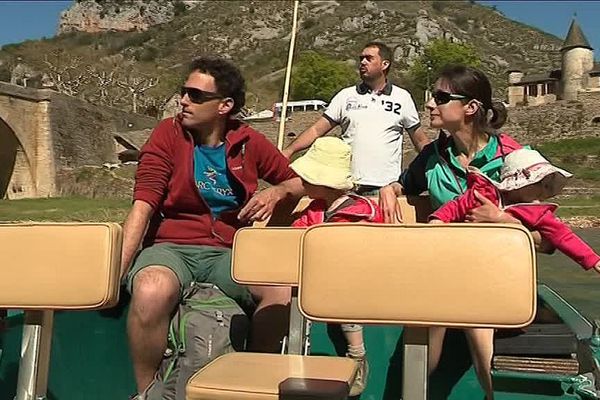 Une famille d'Annecy en ballade sur le Tarn à la Malène.