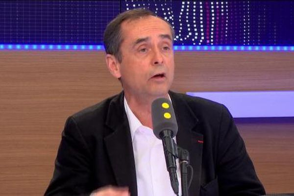 Robert Ménard a estimé au micro de franceinfo: qu'il verrait bien de Villiers "à la tête des armées ou de la diplomatie"