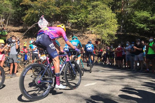 Un public nombreux dans le col de la Luzette lors du passage du Tour de France.