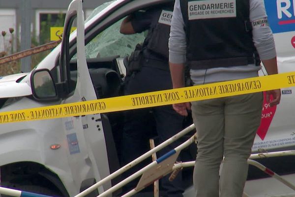 Une voiture utilitaire, un berlingo, a fauché six piétons sur une route de Charmes dans les Vosges. L'enquête a été confiée à la gendarmerie d'Epinal (Vosges).