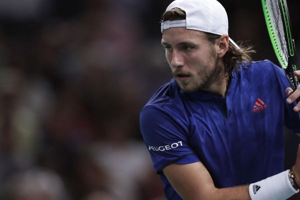 Lucas Pouille jouant contre l'Américain Jack Sock le 2 Novembre à Paris.