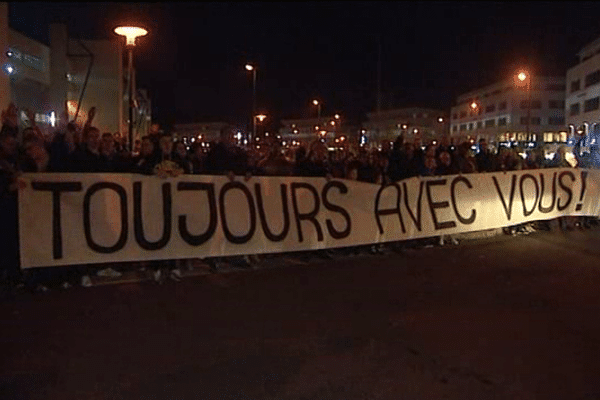 Les supporters ont déployé sur le stade d'Ornano une grande banderole pour accueillir les joueurs du Stade Malherbe