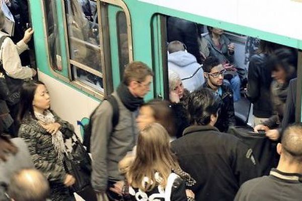 Ce jeudi, dans le cadre de la semaine contre le harcèlement de rue, les associations féministes appellent à deux rassemblement à Paris.