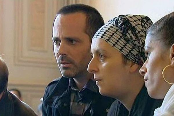 Marc et Samia Larère devant le tribunal correctionnel d'Auxerre, en octobre 2014.