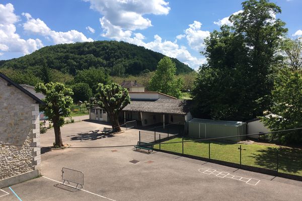 C’est au bas de cette Colline à Condat-sur-Vézère en Dordogne que l’interpellation du forcené a eu lieu après échanges de tirs