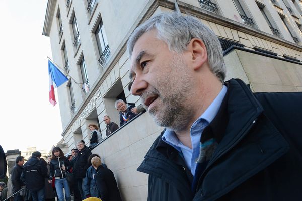 Le sénateur écologiste rejoint la longue liste des élus des Pays de la Loire qui voteront Macron "contre le FN".