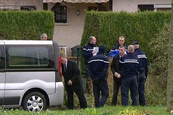 Deux enfants de 3 et 6 ans ont été trouvés morts jeudi 11 décembre 2014 à leur domicile familial, à Nuits-Saint-Georges, en Côte-d'Or.