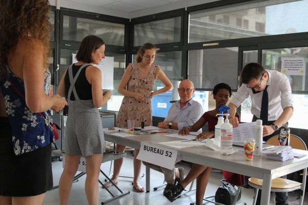 La municipalité de Toulouse en Haute-Garonne a lancé un appel pour recruter 1200 assesseurs pour assurer le bon déroulement des élections législatives anticipées des 30 juin et 7 juillet 2024.