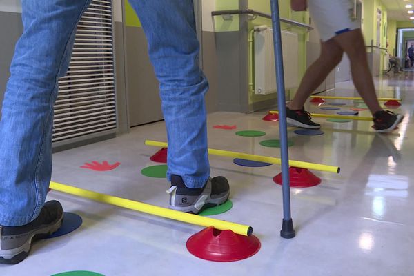 A Pierrefort, dans le Cantal, un foyer accueille 30 résidents atteints de lésions cérébrales.