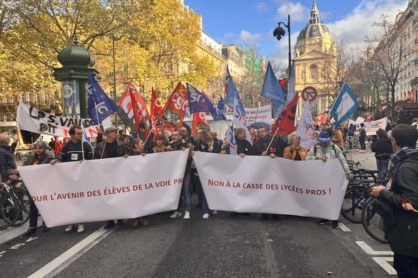 Le cortège est parti à 14 heures, de la place de la Sorbonne à Paris.