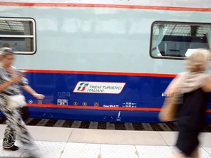 Le train lancé par Trenitalia relie Nice à Milan tous les weekends de l'été 2024.