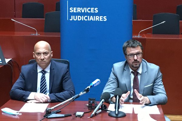 Conférence de presse, Yvon Ollivier, vice-procureur de la République TGI de Nantes à droite et Pascal Gontier, directeur interrégional adjoint de la police judiciaire de Rennes, et Yvon Ollivier, vice-procureur de la République TGI de Nantes, le 29 août 2020