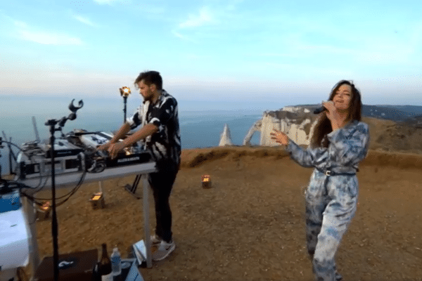 Rodriguez Jr. et Liset Alea ont joué pendant près d'1 h 30 face au coucher du soleil.