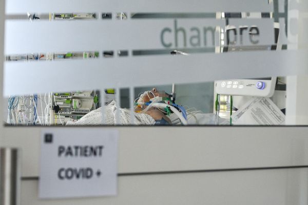 En Paca, le nombre des hospitalisations Covid en soins critiques a dépassé les pics de la 1ere et 2ème vagues.