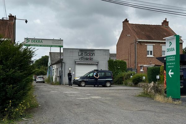 Deux membres d'un club de motards ont été retrouvés morts dans un hangar, dans la nuit du samedi 3 au dimanche 4 août 2024, à Aubigny-au-Bac (Nord), entre Cambrai et Douai.
