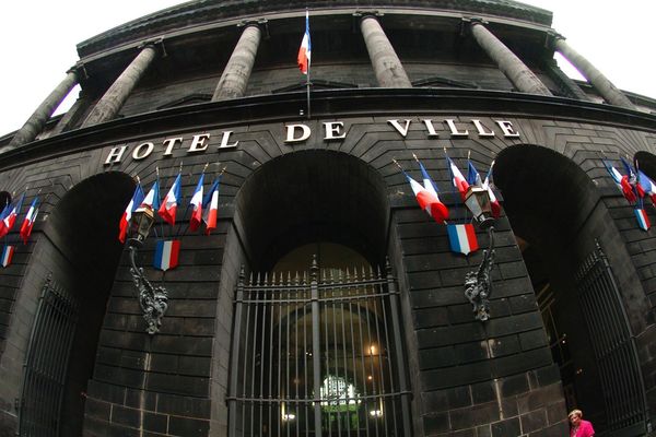 L'Hôtel de ville de Clermont-Ferrand.