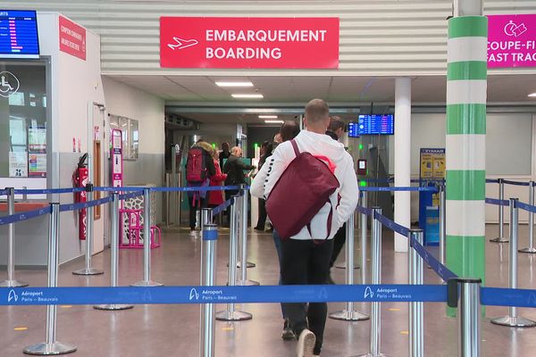 Le hall d'embarquement de l'aéroport de Beauvais, lors du mouvement de grève le mardi 4 octobre 2022.